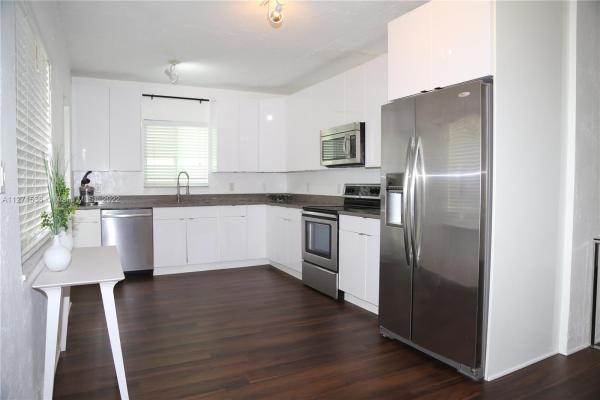 Penn Manor, 1420 Pennsylvania Ave #201, Miami Beach, Florida 33139, image 1