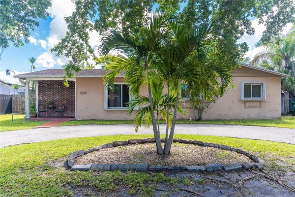 Royale Green, 4671 SW 132nd Ave, Kendale Lakes, Florida 33175, image 2