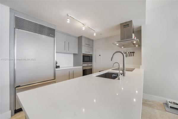Icon Brickell Tower 2, 495 Brickell Ave #2105, Miami, Florida 33131, image 2