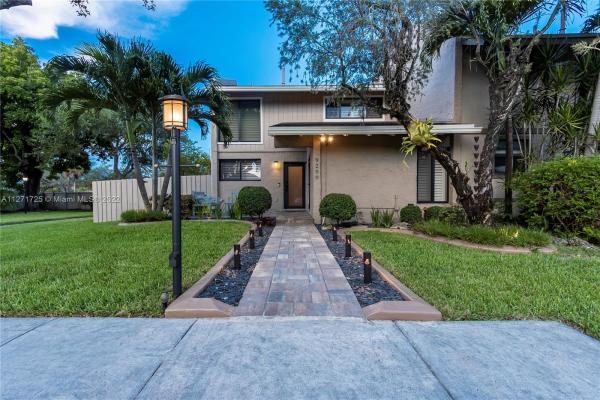 Briar Bay Townhouse Estates, 9200 SW 136th St Cir #9200, Kendall, Florida 33176, image 1