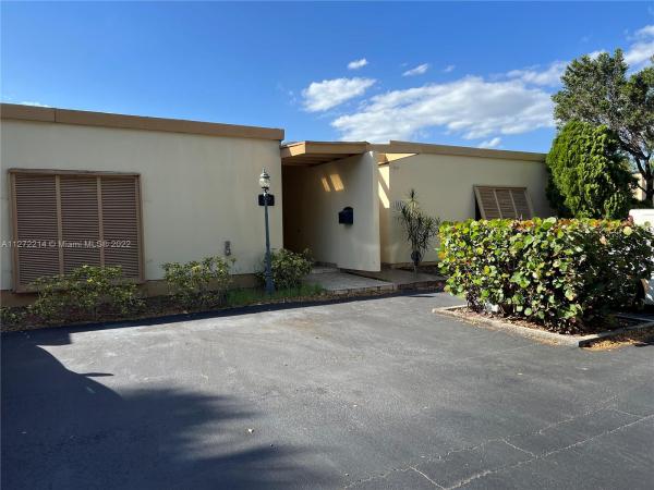 Loch Lomond West, 15516 Sharpecroft Dr #15516, Miami Lakes, Florida 33014, image 1
