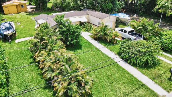 Biscayne Gardens, 454 NE 152nd St, Golden Glades, Florida 33162, image 1