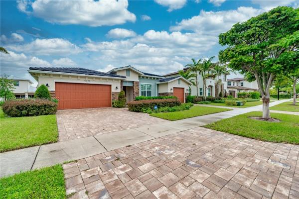 Ranchette Isle, 10470 Ranchette Dr, Cooper City, Florida 33328, image 1