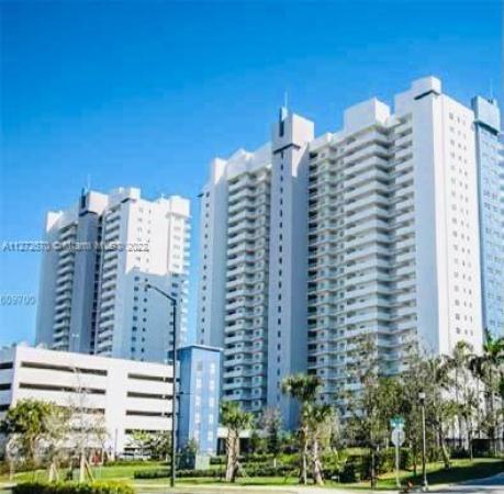 One Fifty One At Biscayne, 14951 Royal Oaks Ln #504, North Miami, Florida 33181, image 2