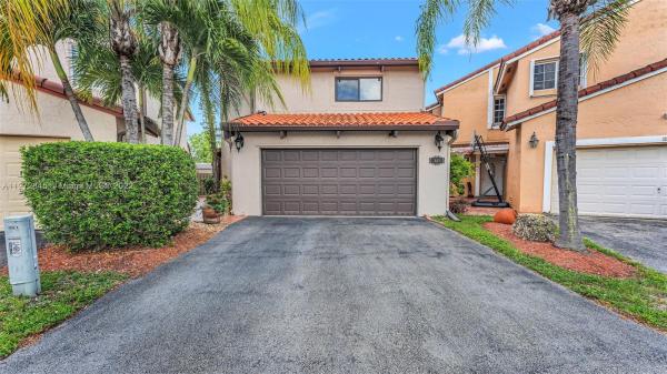 Tamiami Lakes, 851 SW 134th Pl, Tamiami, Florida 33184, image 2