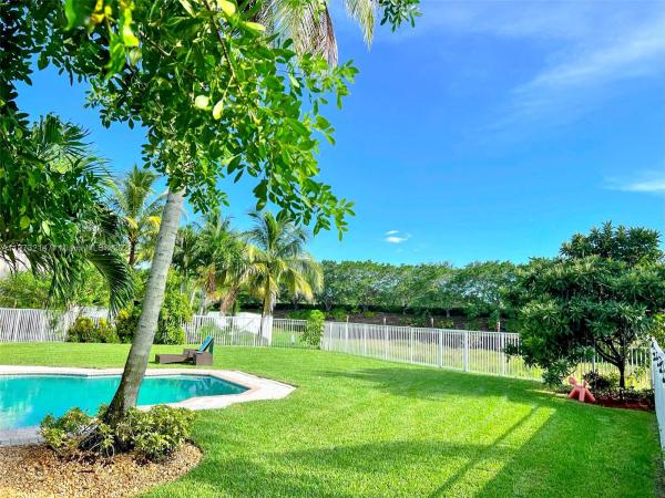 Laurel Ridge, 4347 Laurel Ridge Cir, Weston, Florida 33331, image 1