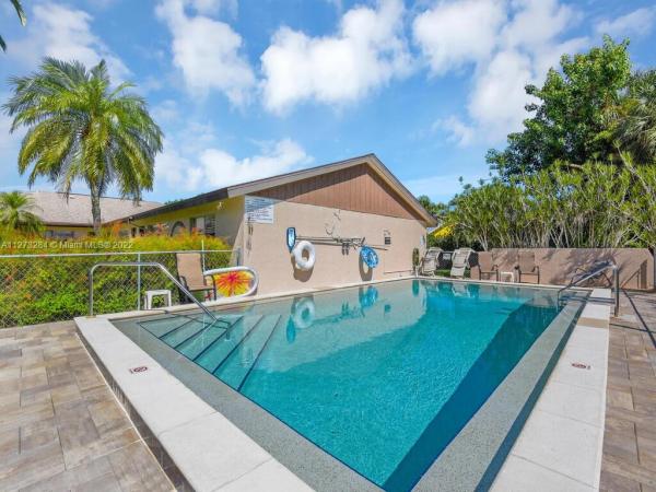 Plaza 47 West, 607 SE 47th St Unit 2, Cape Coral, Florida 33904, image 1