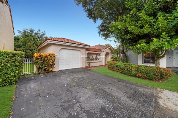Garden Homes At Country Isles, 1351 Seagrape Cir, Weston, Florida 33326, image 1