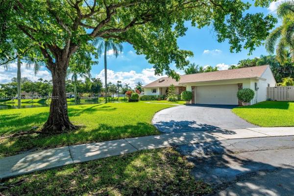 Blue Ridge, 13750 Green Cove Pl, Davie, Florida 33325, image 2