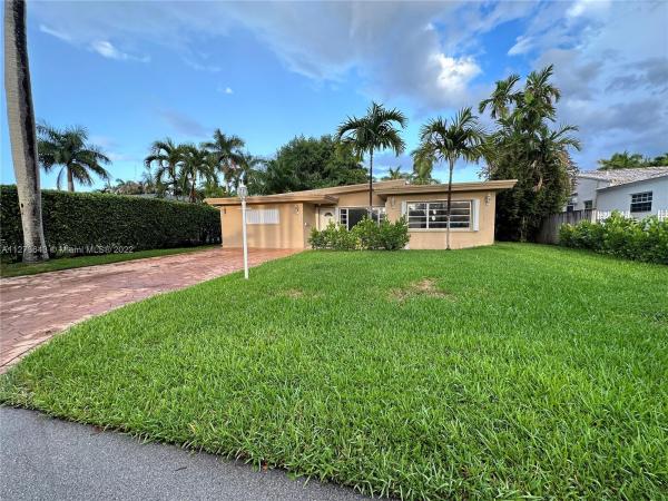 North Bay Island, 7531 Coquina Dr, North Bay Village, Florida 33141, image 1