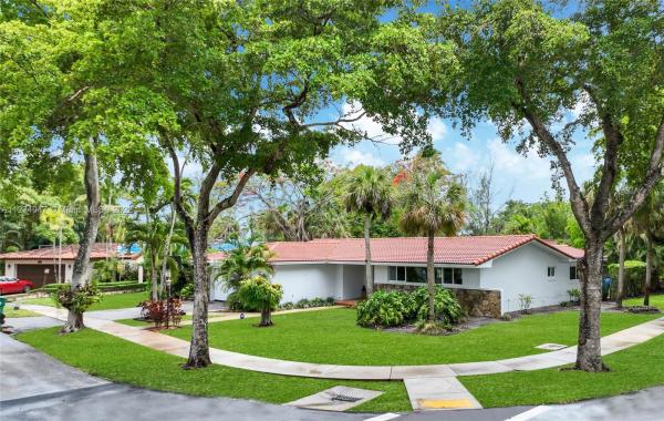 Loch Ness, 7550 Loch Ness Dr, Miami Lakes, Florida 33014, image 1