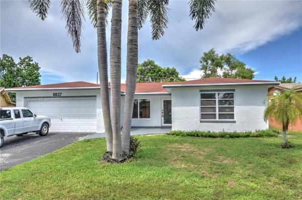 The Knolls, 8837 N Bermuda Dr, Miramar, Florida 33025, image 2