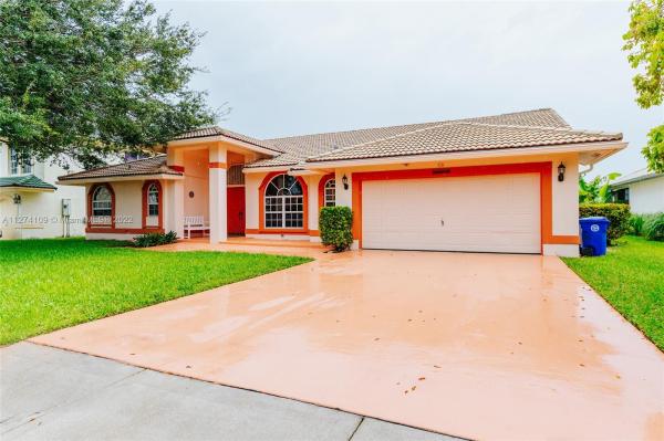 The Estates Of Tanglewood Lakes, 731 SW 94th Ter, Pembroke Pines, Florida 33025, image 1
