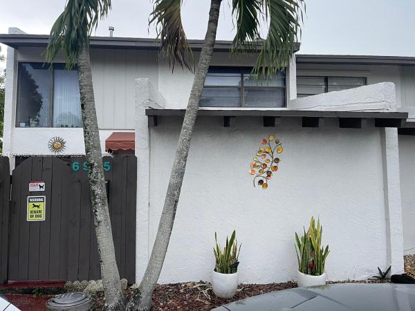 Snapper Creek Townhouses, 6975 SW 110th Ct #6975, Kendall, Florida 33173, image 2