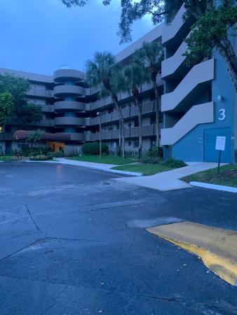 Colony Point, 1100 Colony Point Cir #304, Pembroke Pines, Florida 33026, image 1