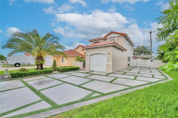 Smokeys Point, 401 W 77th St, Hialeah, Florida 33014, image 1