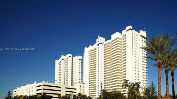 One Fifty One At Biscayne, 14951 Royal Oaks Ln #2405, North Miami, Florida 33181, image 2