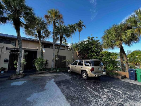 Loch Lomond East, 16016 Kilmarnock Dr, Miami Lakes, Florida 33014, image 1