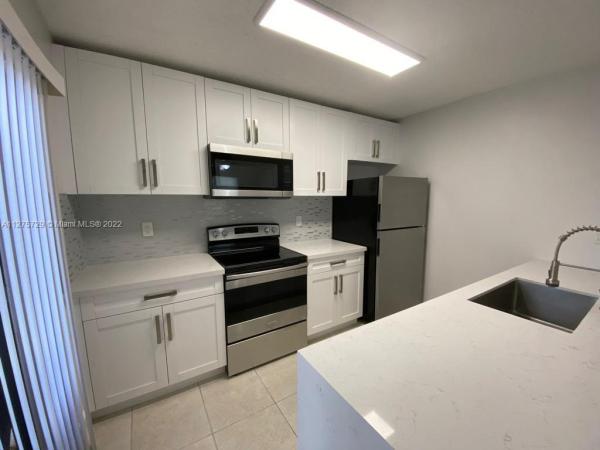 Village Of Sandalwood Lakes South, 6619 66th Way, West Palm Beach, Florida 33409, image 2