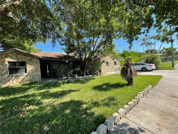 Warrington, 495 NW 10th St, Pompano Beach, Florida 33060, image 1