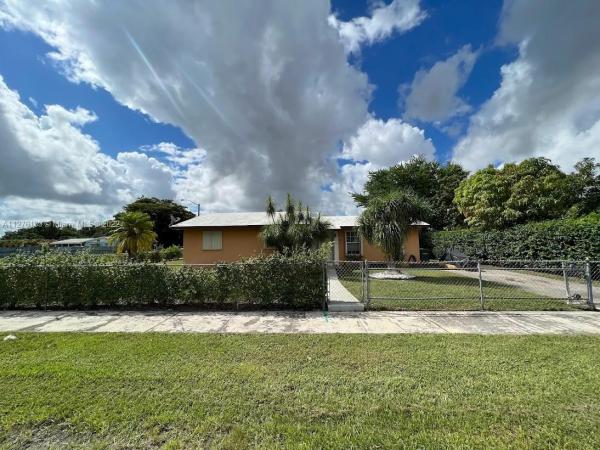 Pine Manor, 400 NW 16th St, Homestead, Florida 33030, image 1