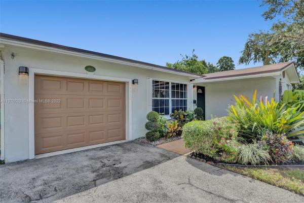 Parkview Manor, 4950 SW 29th Way, Dania Beach, Florida 33312, image 1