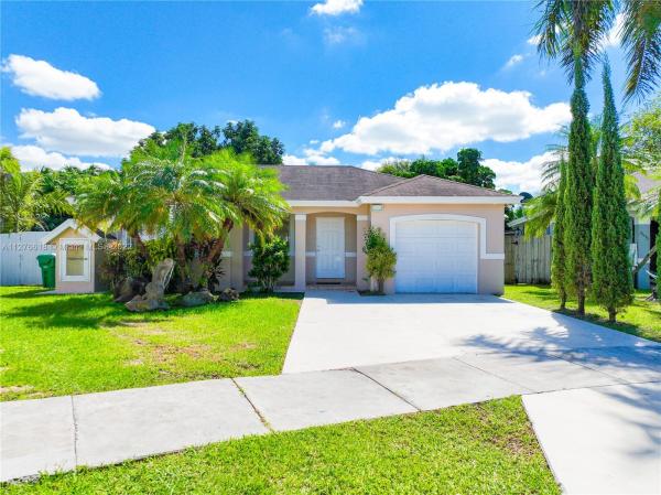 Amerihomes, 28442 SW 135th Ave, Three Lakes, Florida 33033, image 1
