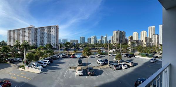 Arlen House West, 500 Bayview Dr #327, Sunny Isles Beach, Florida 33160, image 2