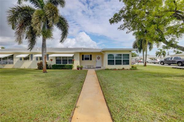 Pine Point Villas, 201 Country Ln #B, Boynton Beach, Florida 33435, image 1