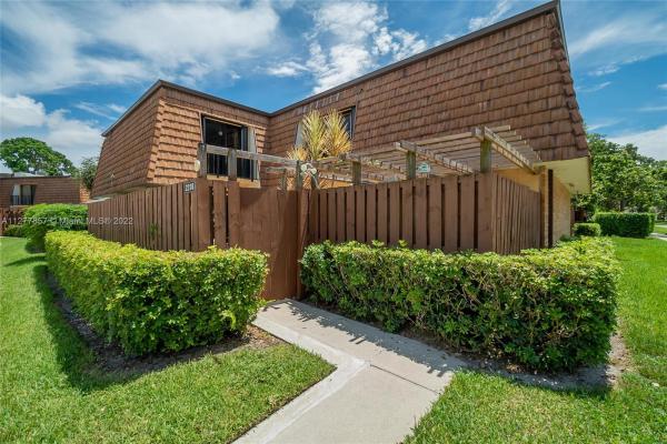 Sherwood Lakes, 2318 23rd Ln, Greenacres, Florida 33463, image 2