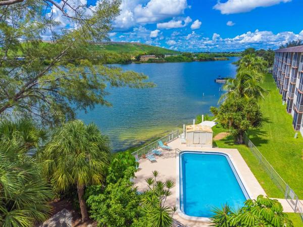 Wincast Arms, 4311 Crystal Lake Dr #319, Deerfield Beach, Florida 33064, image 1