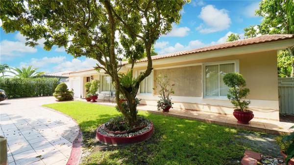 6571 NW 199 St #, Hialeah, Florida 33015, image 2