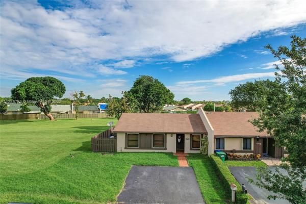 Devon Aire Villas, 12033 SW 110th St Cir S #12033, The Crossings, Florida 33186, image 2