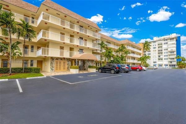 The Islands Jamaica, 1891 S Ocean Dr #103, Hallandale Beach, Florida 33009, image 1