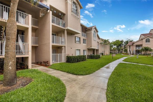 Royal Palm Place At The Hammocks, 10450 SW 157th Ct #204, The Hammocks, Florida 33196, image 2