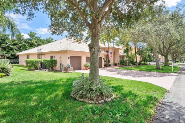 Estates Of Stirling Lake, 6342 Champlain Ter, Davie, Florida 33331, image 1