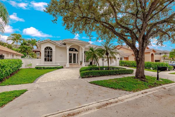 Royal Oaks, 8232 NW 164th St, Miami Lakes, Florida 33016, image 2