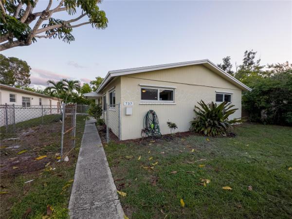 College Homesites, 737 Stirling Rd, Dania Beach, Florida 33004, image 1