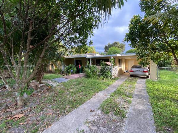 Biscayne Gardens, 24 NE 151st St, Golden Glades, Florida 33162, image 2