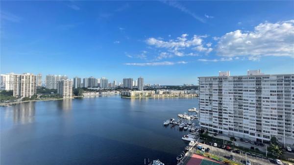 Commodore Plaza Century, 2780 NE 183rd St #1814, Aventura, Florida 33160, image 2