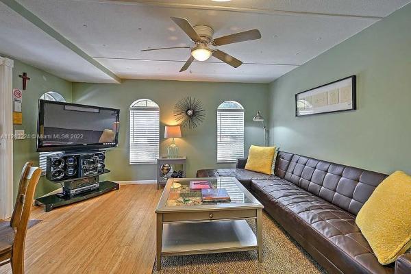 Trailer City, 13701 NE 20th Ln, North Miami Beach, Florida 33181, image 2