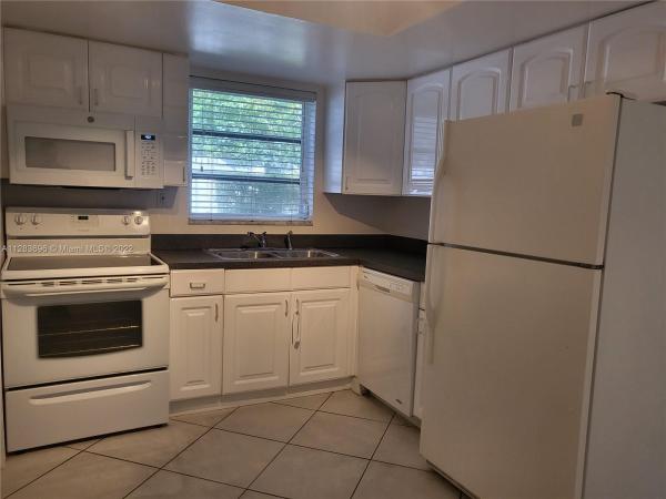 Lake Ridge, 1040 NE 16th Ave #2, Fort Lauderdale, Florida 33304, image 1