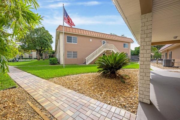 Manor Grove Village, 124 NE 19th Ct #114B, Wilton Manors, Florida 33305, image 1