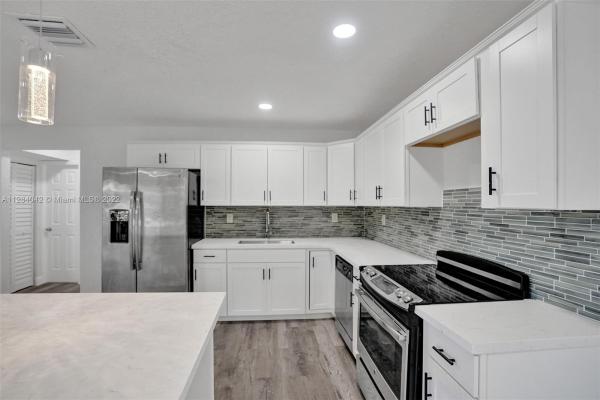 Sunrise Golf Village, 6640 NW 26th St, Sunrise, Florida 33313, image 2