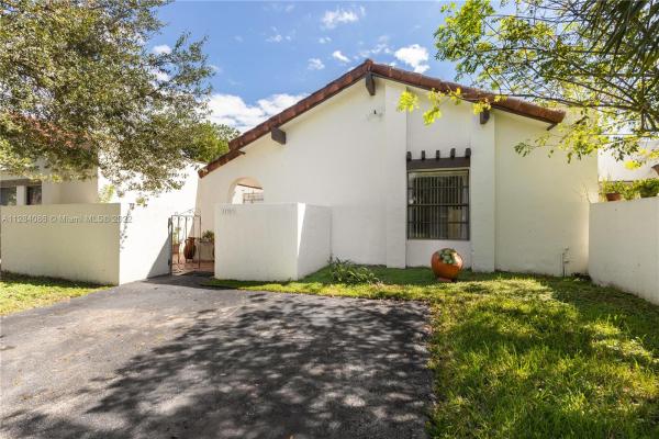 Town Villas In The Crossings, 11303 SW 133rd Pl #11303, The Crossings, Florida 33186, image 1