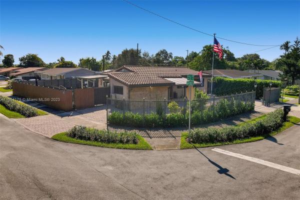 Heftler Homes Sunset Park, 9940 SW 72nd St, Sunset, Florida 33173, image 1