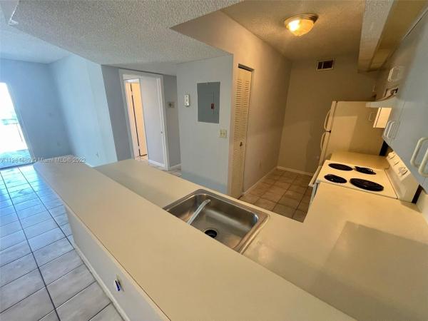Le Club At Old Cutler, 8660 SW 212th St #310, Cutler Bay, Florida 33189, image 2