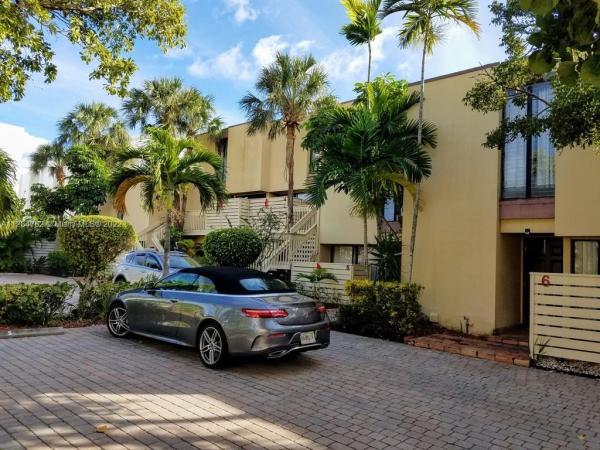 Camelot, 3228 NE 14th St Cswy #3, Pompano Beach, Florida 33062, image 1