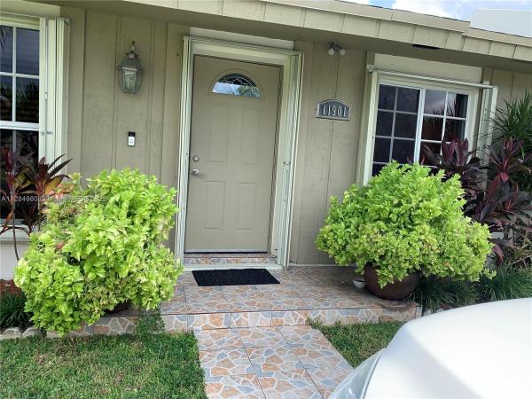 Devon Aire Villas, 11901 SW 123rd Pl #11901, The Crossings, Florida 33186, image 2