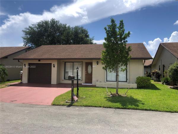The Meadows Of Crystal Lake, 1738 SW 20th Ter, Deerfield Beach, Florida 33442, image 2